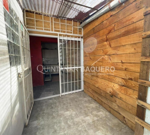 Venta: Departamento Tipo Casa De 6 Ambientes. Flores.