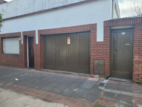 Casa En Venta En Isidro Casanova