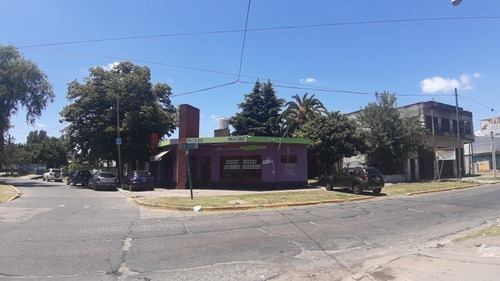 Terreno De 500 M2 Con 4 Dptos. Y Un Local. Ideal Inversor.