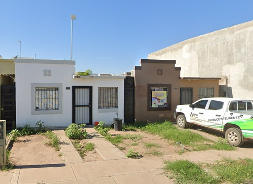 Sk01- Casa En Remate En C. Bosque De Ceiba, Jardines Del Bosque, Los Mochis, Sin. (65% Debajo De Su Valor Comercial, Solo Recursos Propios