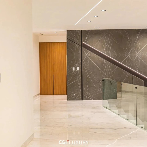 Cgi+ Luxury Lecheria Vende Espectacular Casa En La Urb. Las Villas