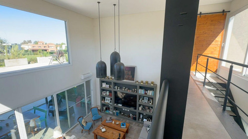 Casa Venta De 3 Dormitorios En Altos De Campo Grande