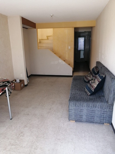Casa En Venta En Los Héroes Tecámac, Muy Cerca De Plazas Comerciales.