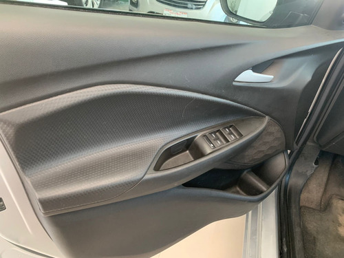 Imagen 8 de 11 de Chevrolet Onix 2021 Ls Tm