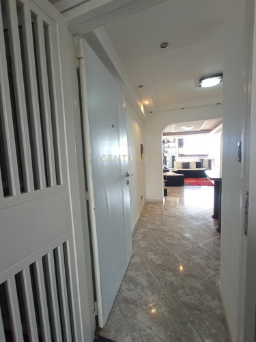 Imagen 2 de 11 de Venta De Apartamento En La Avenida La Playa, Ninfa Padilla 04141603333