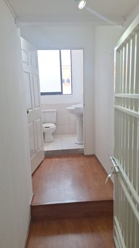 Rento Bonita Oficina En 2 Piso, Baño Privado Y Acceso Libre