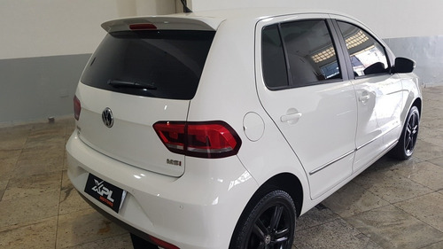 Imagem 5 de 13 de Volkswagen Fox 2016 1.6 16v Msi Highline Total Flex 5p
