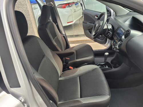 Imagem 9 de 13 de Etios Sedan X Plux 1.5 Automatico Flex 2020/2021 Prata