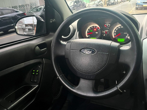Ford Fiesta 1.6 MPI SEDAN 8V FLEX 4P MANUAL