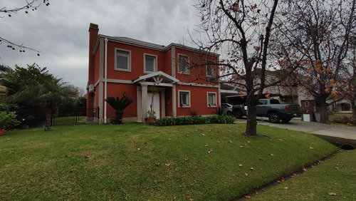 Casa En Venta Barrio Los Jazmines, Pilar Del Este - 4 Ambientes