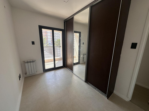 Semipiso Con Cochera En Venta - 2 Dormitorios