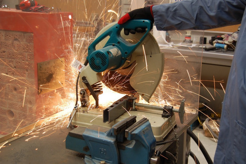 Imagen 4 de 7 de Sierra Sensitiva Makita 2414nb 355 Mm + Disco 2000 Watts