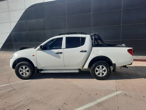 Imagen 8 de 15 de Mitsubishi L200 2009 2.5 Di-d Cabina Simple 4x2 Mt
