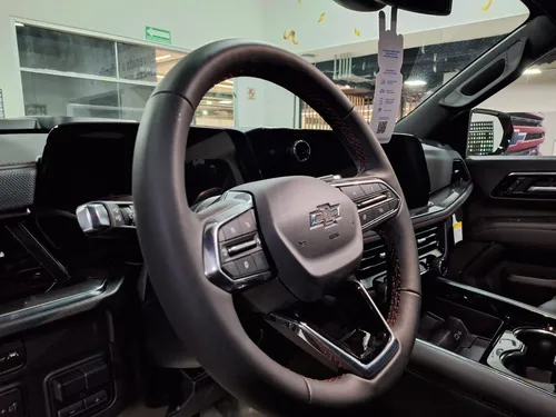 Chevrolet Suburban 5.3 V8 RST At