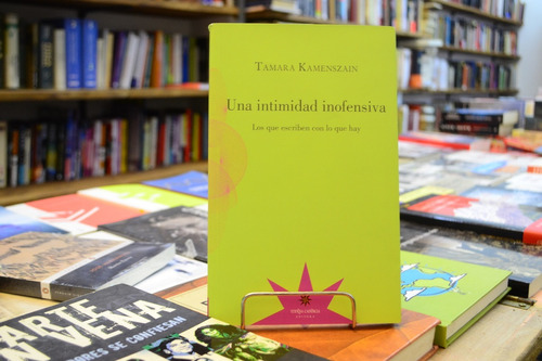 Una Intimidad Inofensiva. Tamara Kamenszain. 