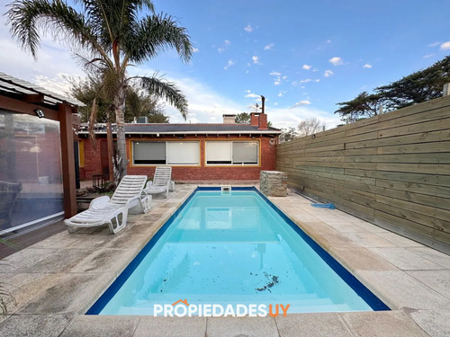 Casa En Venta Playa Mansa - 4 Dormitorios Parada 19.