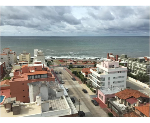 Apartamento En Venta De 3 Dormitorios Y Dependencia En Punta Del Este