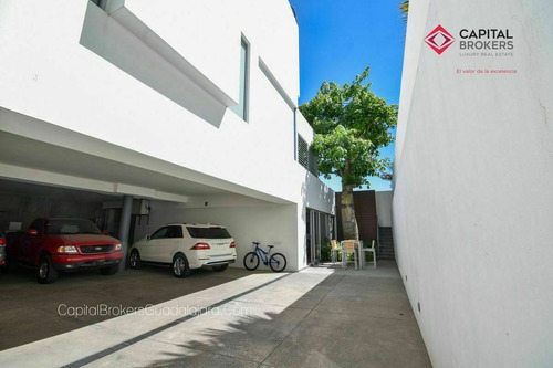 Casa De Lujo En Venta Con Alberca En Zotogrande Zona Andar