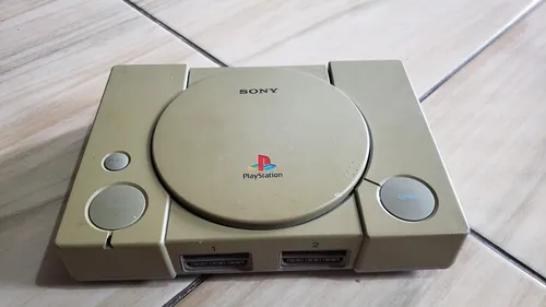 comprar Playstation 1 Fat Só O Aparelho Sem Nada. Ta Com Leitor Ruim, Não Leu Os Jogos. 788. H1