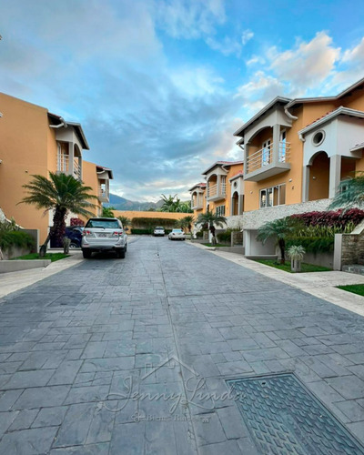 Se Vende!!! Espectacular Townhouse En La Urbanización Cantarrana Maracay Aragua