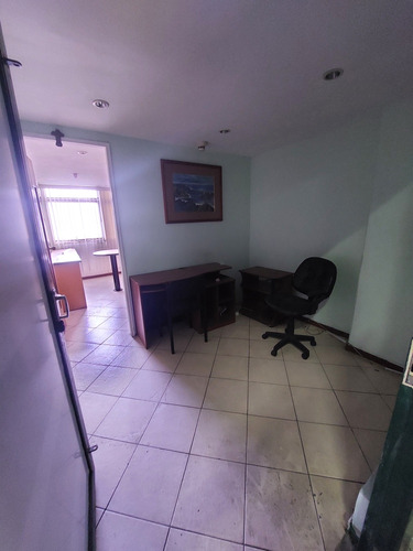 Best House Vende Oficina En Centro Comercial Club De Campo, San Antonio De Los Altos.