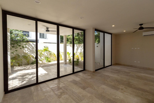 Casa En Venta En Privada Residencial Playa Del Carmen (1187)