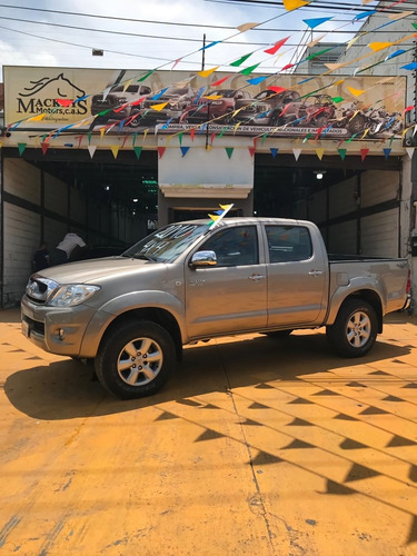 Imagen 1 de 10 de Toyota Hilux Automático