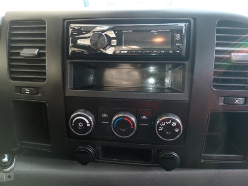 Imagen 10 de 13 de Chevrolet Silverado 2013 4.3 1500 Cab Reg V6/ Man At