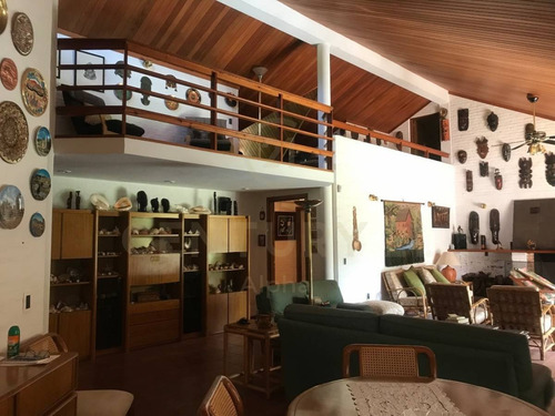 Imagen 2 de 30 de Excepcional Residencia Con Hermoso Parque En Atlantida.