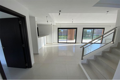 Venta Casa Las Golondrinas 5 Amb, Financia