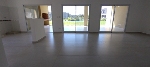 Hermosa Casa En El Barrio Norte, El Cantón, Escobar