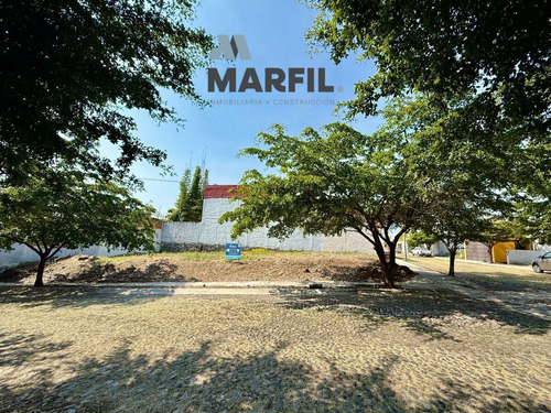 Terreno Residencial En Venta En Esquina Frente Jardin Esmeralda Norte Colima