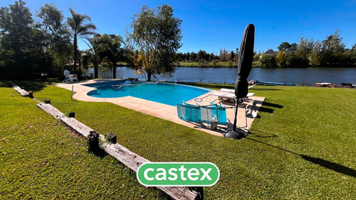 Casa A La Venta, Al Lago, Con Increíble Espejo De Agua En El Barrio Los Castores. Nordelta.
