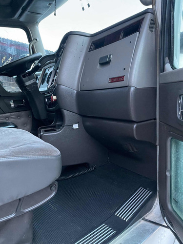Imagen 4 de 8 de Cabinas Varias Kenworth/ Inter/ Volvo