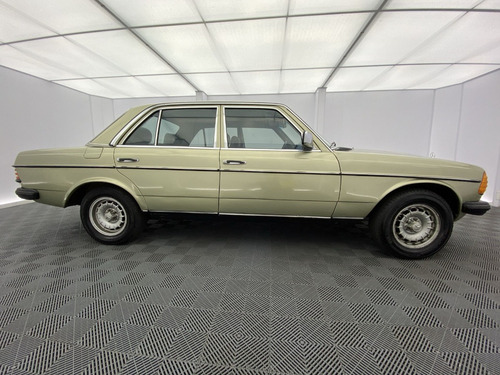 Mercedes Benz 230 E