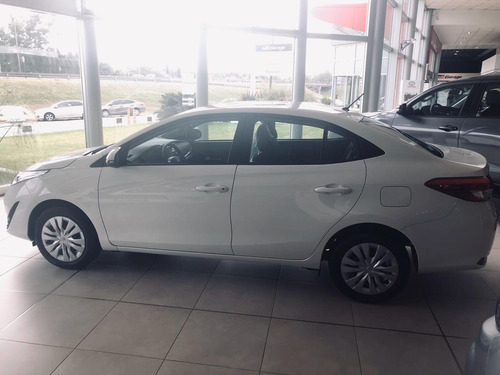 Toyota Yaris Xs M/t 4p 2021 Enero