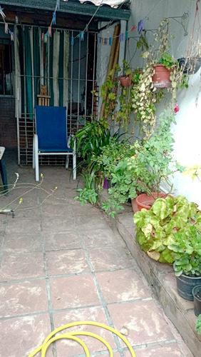 Chalet En Venta Con Departamento Apto Credito. Quilmes