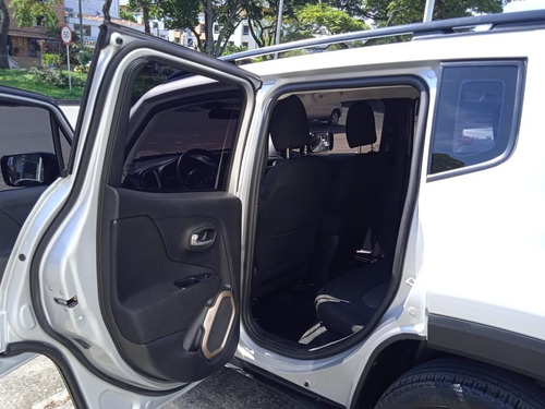 Jeep Renegade Sport Plus 1.8 A/t 4x2 Plata 36.700 Kms
