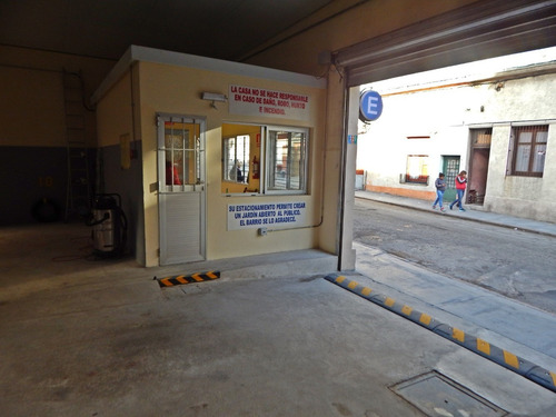 Imagen 12 de 13 de Venta Estacionamiento En Ciudad Vieja - Trabajando A Full !!