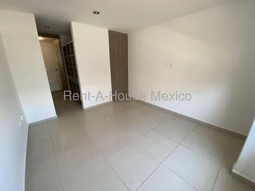 Casa Con Amenidades Y 3 Recámaras - Altos De Juriquilla. Renta