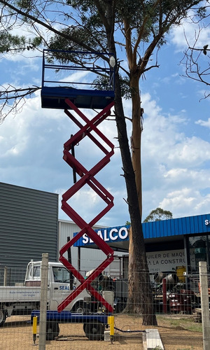 Imagen 2 de 3 de Alquiler De Plataforma Elevadora Tijera