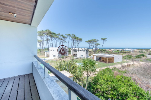 Excepcional Chalet De 2 Plantas Con Vista Al Mar!- Ref: 2245