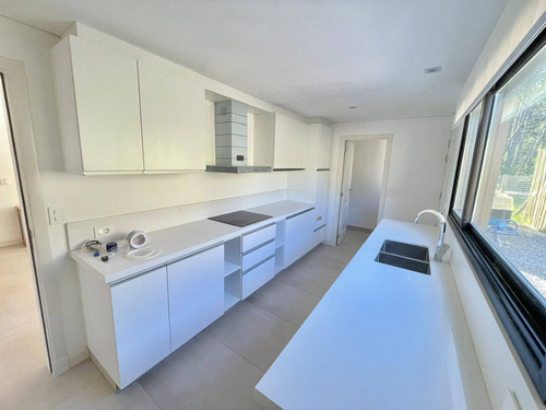 Imagen 16 de 25 de Venta Casa Con 3 Dormitorios Y Piscina En Parque Burnett Punta Del Este