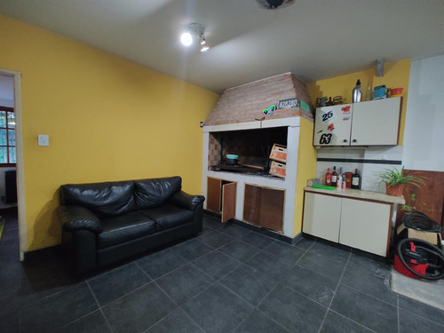 Casa En Venta - 4 Dormitorios 2 Baños - 201mts2 - Mar Del Plata