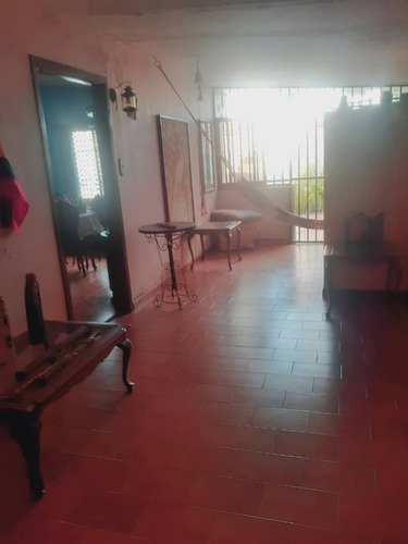Se Evnde Comoda Casa En Urb Orticeño, Palo Negro, 007jsc