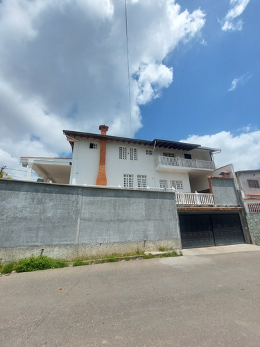 Best House Vende Espectacular Casa En San Antonio De Los Altos Secto El Amarillo