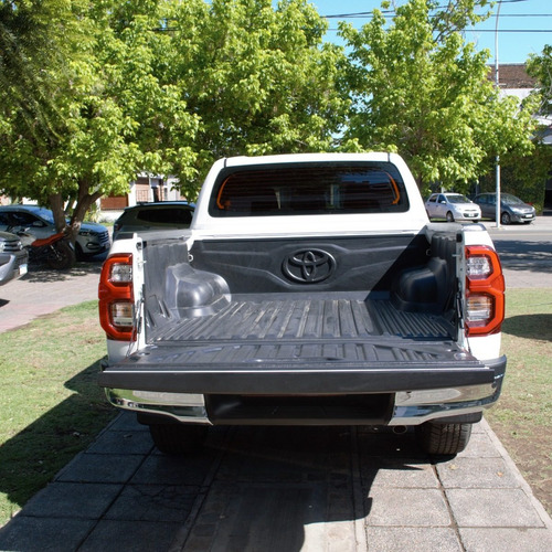 Imagen 6 de 22 de Toyota Hilux 4x4 Dc Srx 2.8 Tdi 6 At 0km