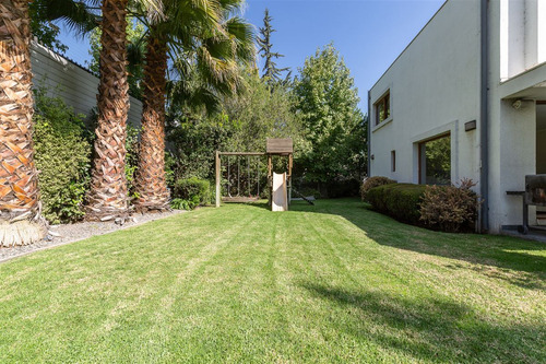 Casa En Arriendo De 5 Dorm. En Las Condes
