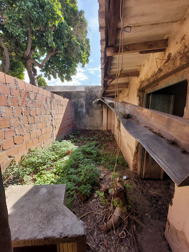 Venta De Terreno Ubicado En Calle Pellegrini 2000