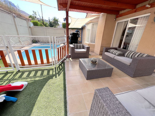Venta Casa Granada 3 Pisos, 4 Dormitorios, Valle Lo Campino